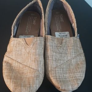 Tom's Metallic Flats in Tan/Gold